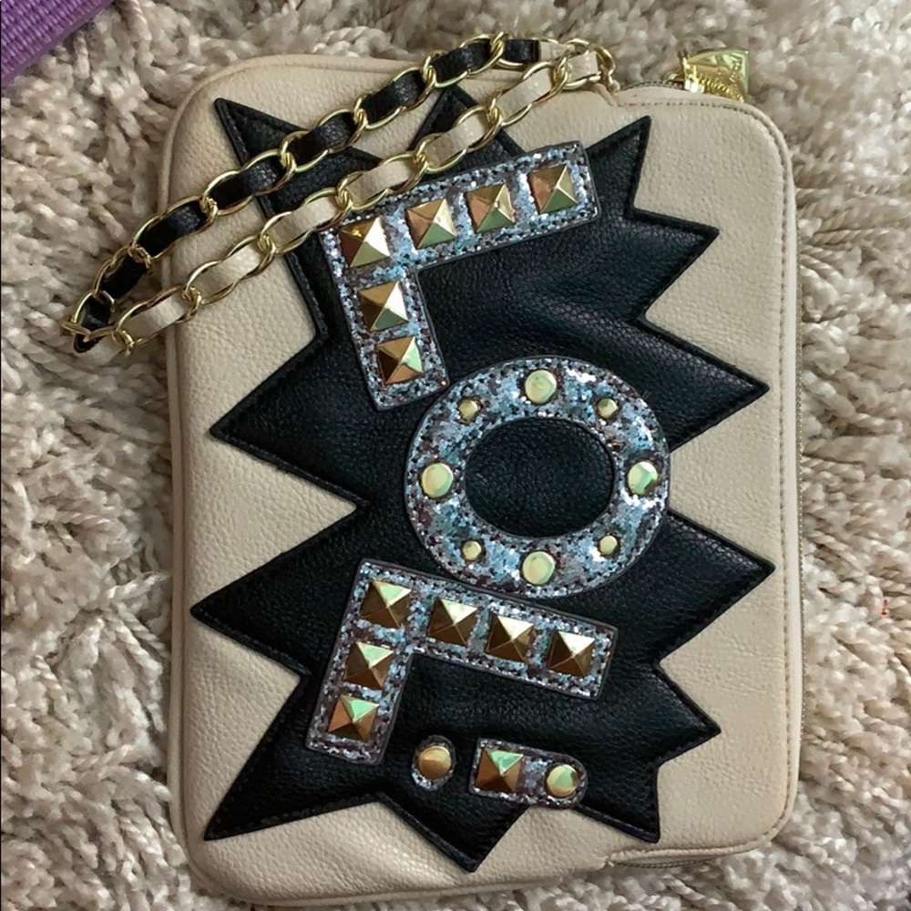 NEW BETSEY JOHNSON WRIST BAG